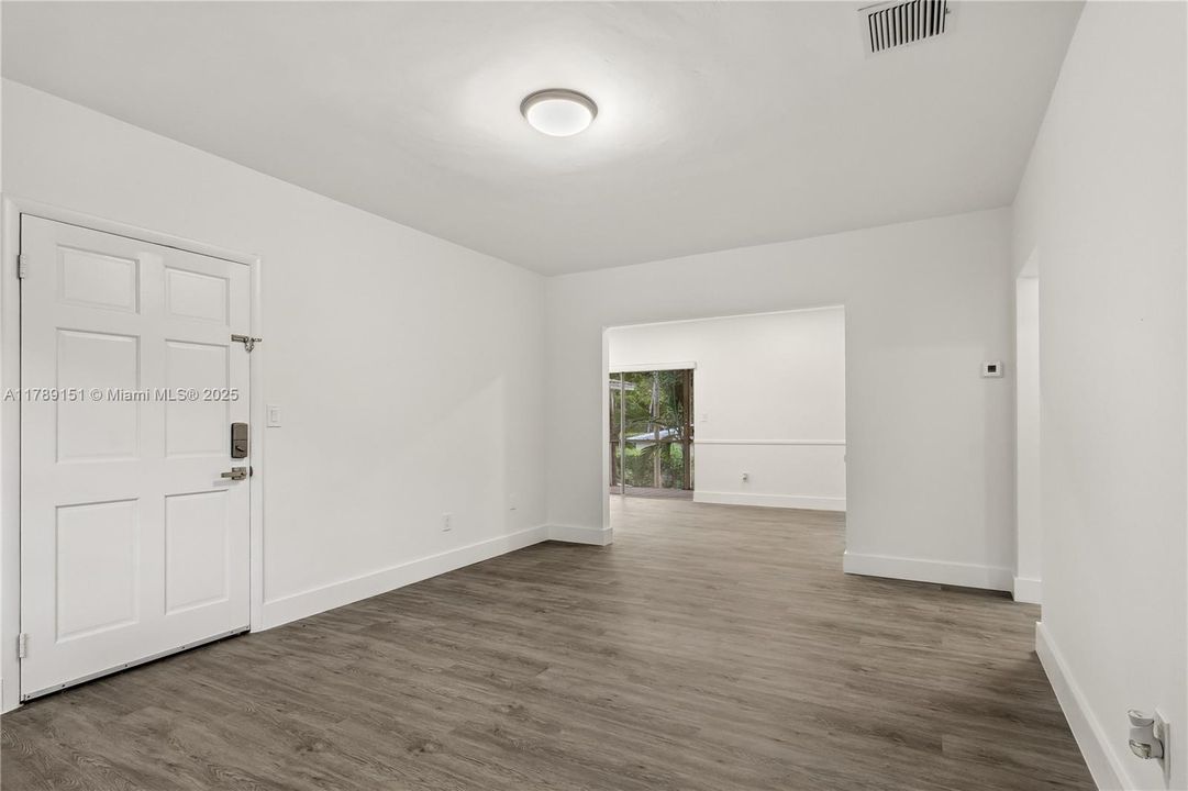 Recently Rented: $3,450 (2 beds, 1 baths, 1350 Square Feet)