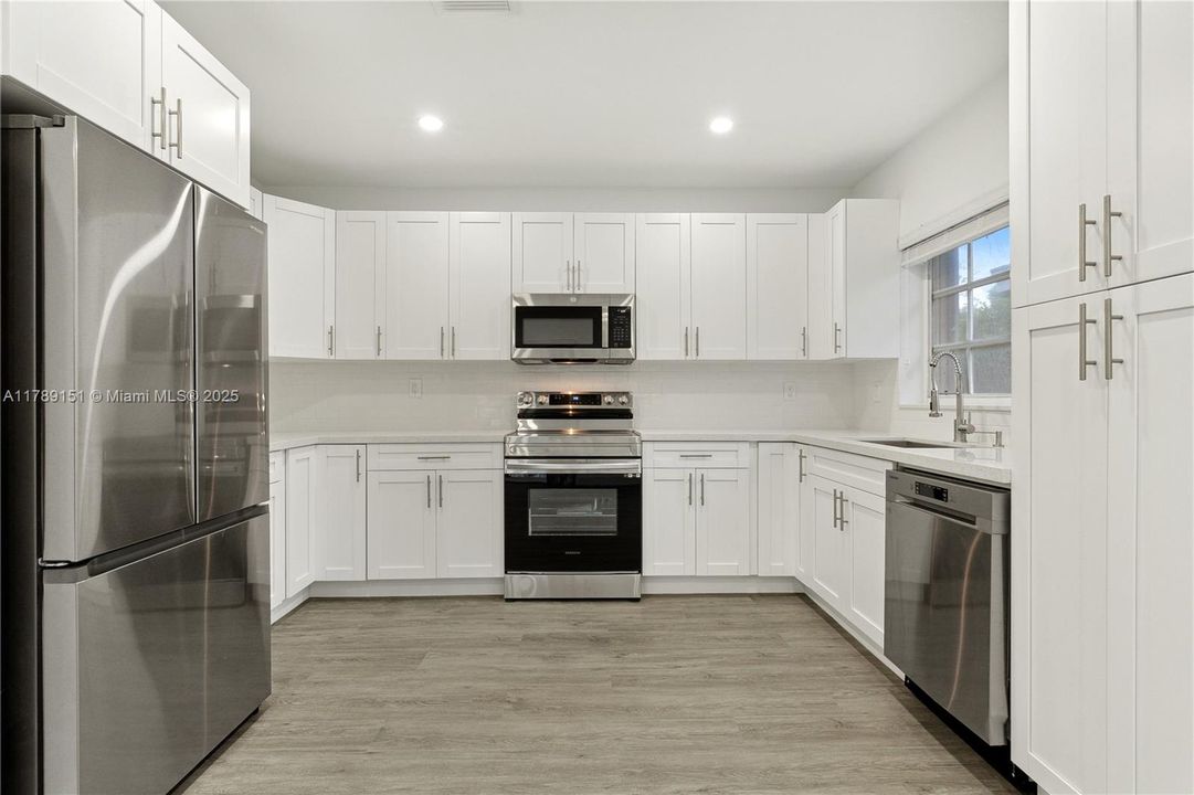 Recently Rented: $3,450 (2 beds, 1 baths, 1350 Square Feet)