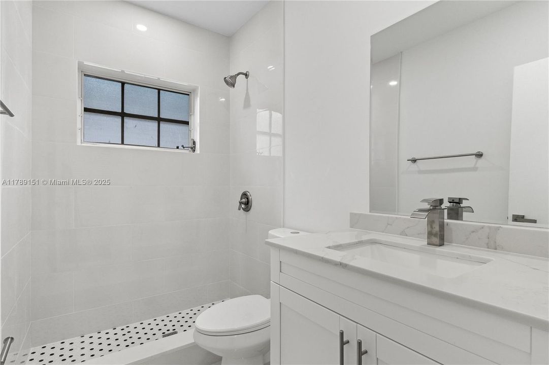 Recently Rented: $3,450 (2 beds, 1 baths, 1350 Square Feet)