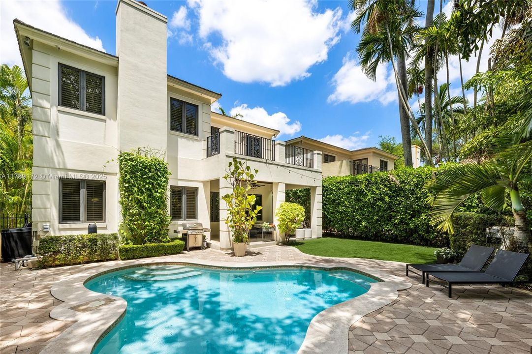 Activo con contrato: $3,980,000 (5 camas, 5 baños, 4602 Pies cuadrados)