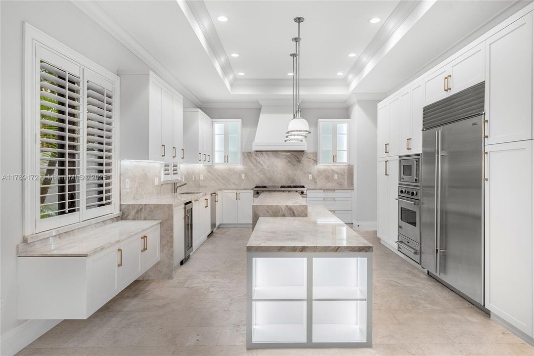 Activo con contrato: $3,980,000 (5 camas, 5 baños, 4602 Pies cuadrados)