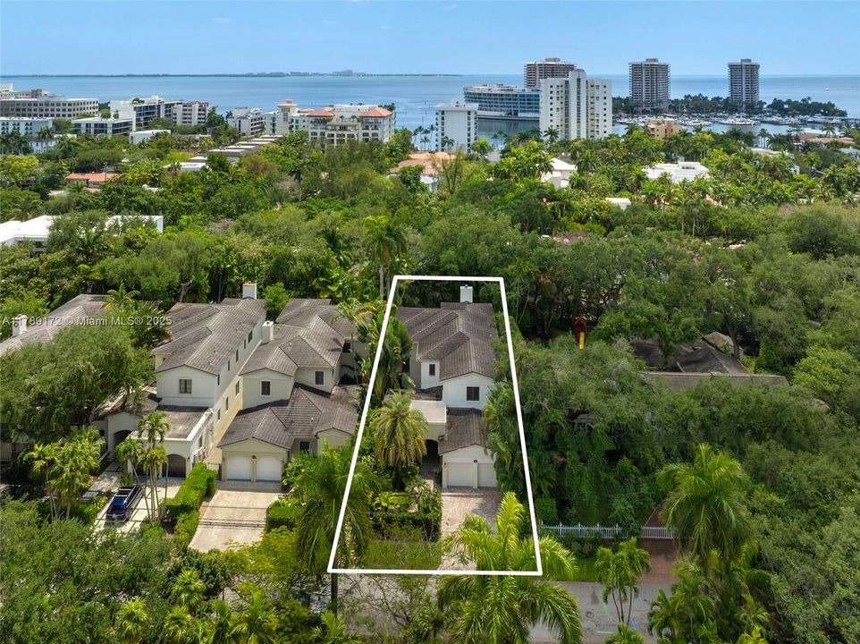 Activo con contrato: $3,980,000 (5 camas, 5 baños, 4602 Pies cuadrados)