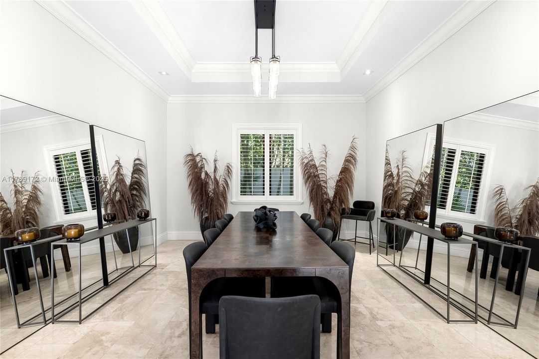 Activo con contrato: $3,980,000 (5 camas, 5 baños, 4602 Pies cuadrados)