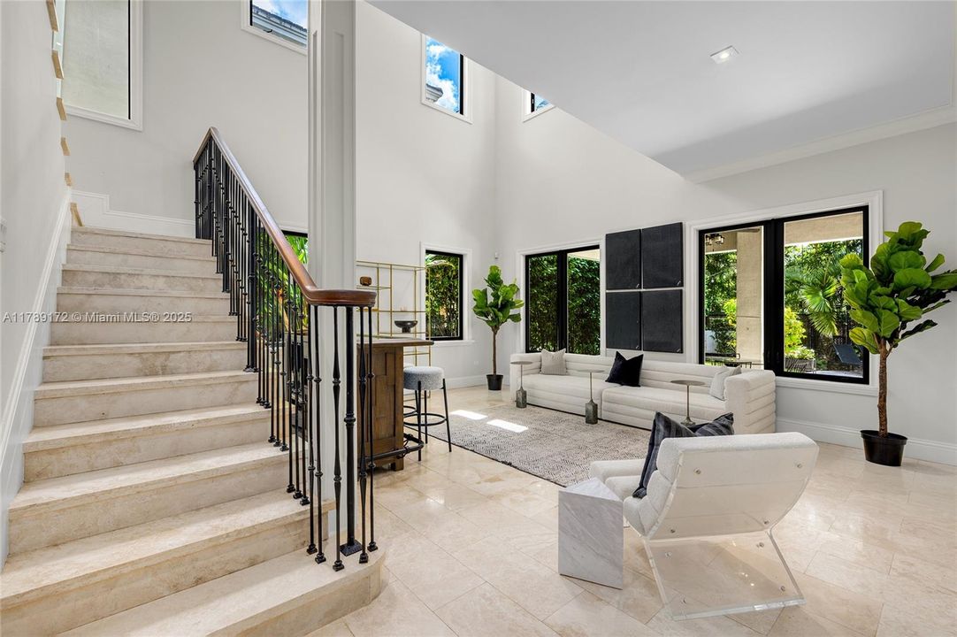 Activo con contrato: $3,980,000 (5 camas, 5 baños, 4602 Pies cuadrados)