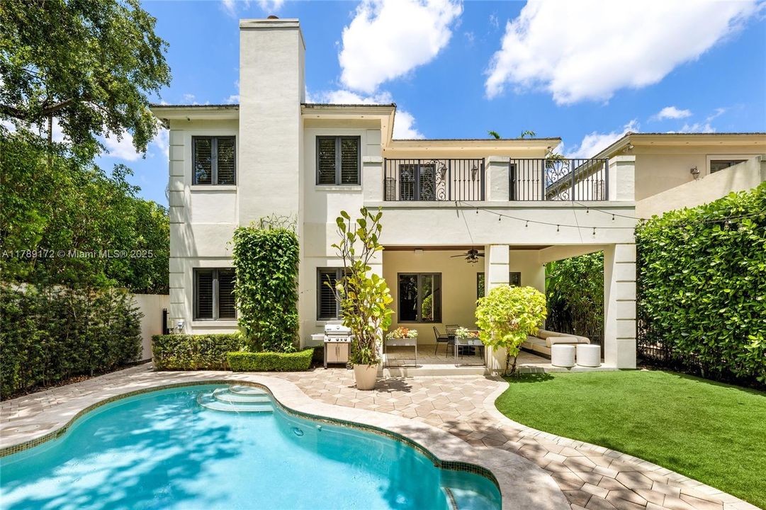 Activo con contrato: $3,980,000 (5 camas, 5 baños, 4602 Pies cuadrados)