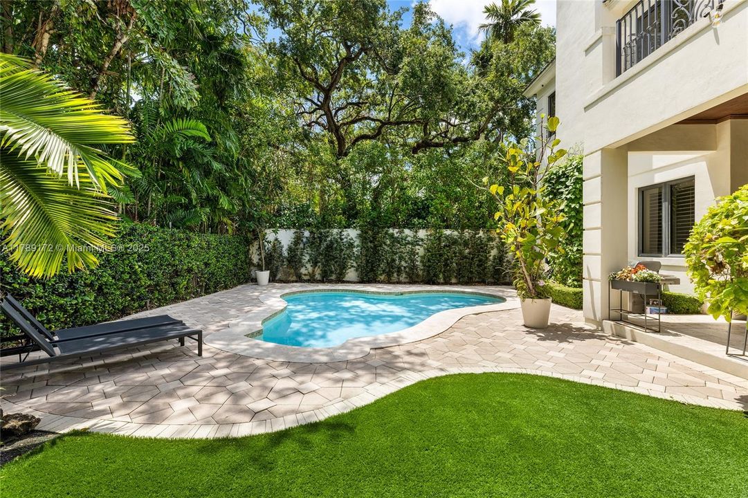 Activo con contrato: $3,980,000 (5 camas, 5 baños, 4602 Pies cuadrados)