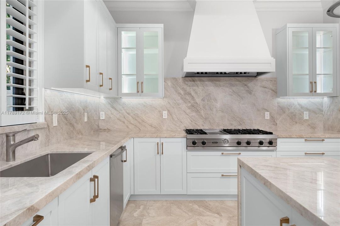 Activo con contrato: $3,980,000 (5 camas, 5 baños, 4602 Pies cuadrados)