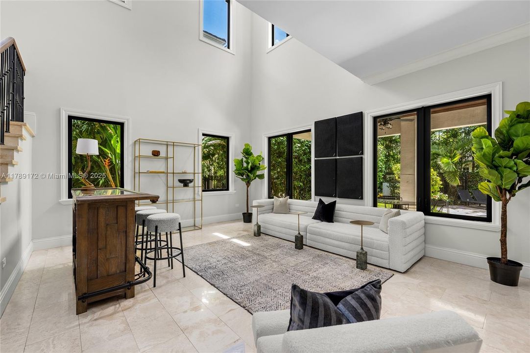 Activo con contrato: $3,980,000 (5 camas, 5 baños, 4602 Pies cuadrados)