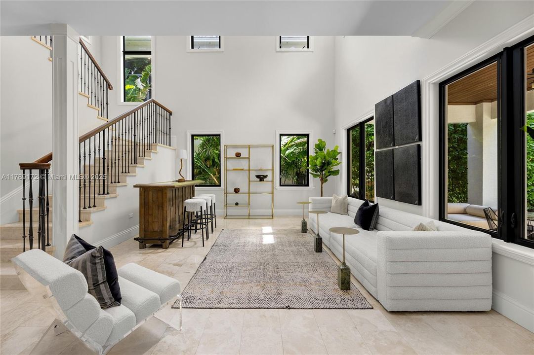 Activo con contrato: $3,980,000 (5 camas, 5 baños, 4602 Pies cuadrados)