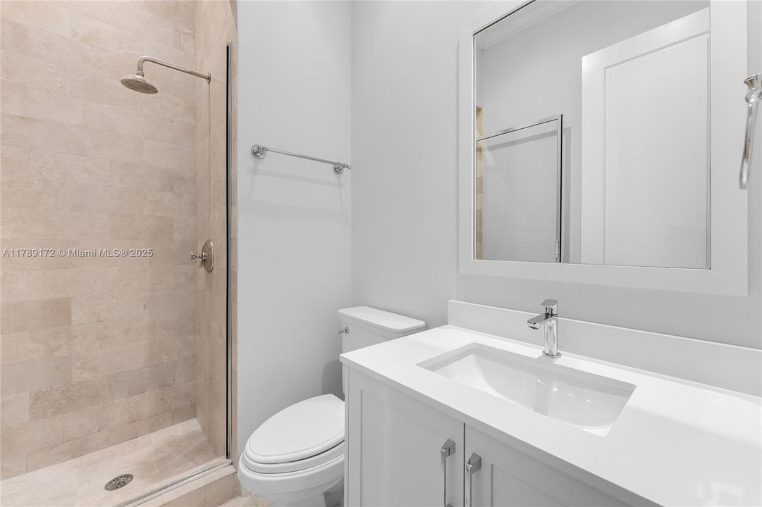 Activo con contrato: $3,980,000 (5 camas, 5 baños, 4602 Pies cuadrados)