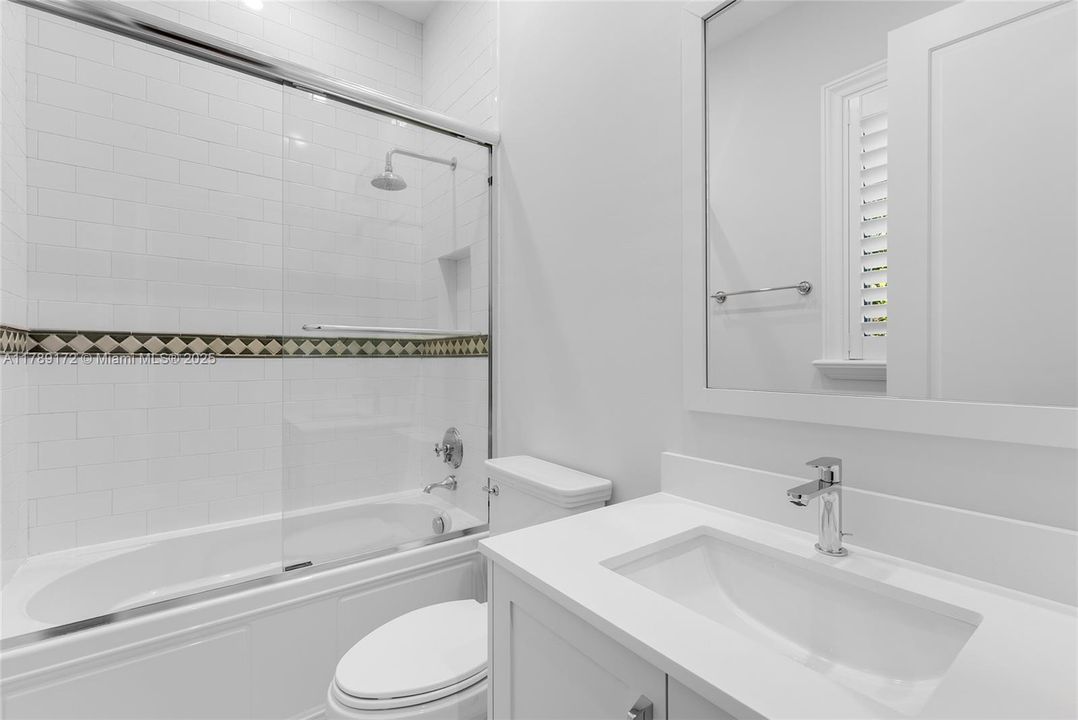 Activo con contrato: $3,980,000 (5 camas, 5 baños, 4602 Pies cuadrados)