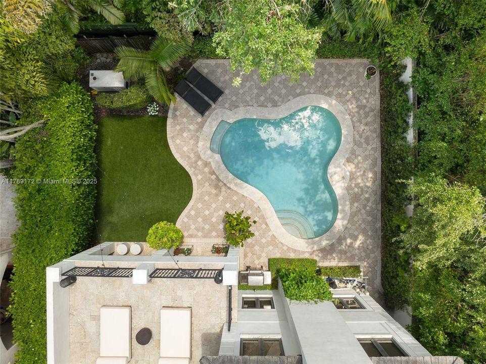 Activo con contrato: $3,980,000 (5 camas, 5 baños, 4602 Pies cuadrados)