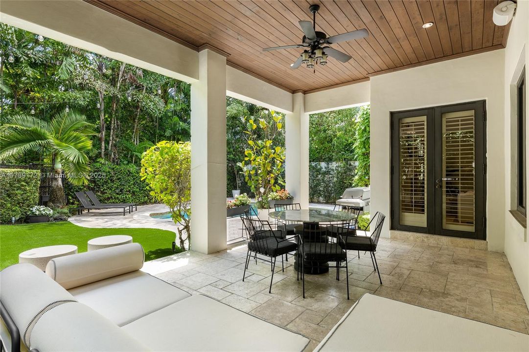 Activo con contrato: $3,980,000 (5 camas, 5 baños, 4602 Pies cuadrados)