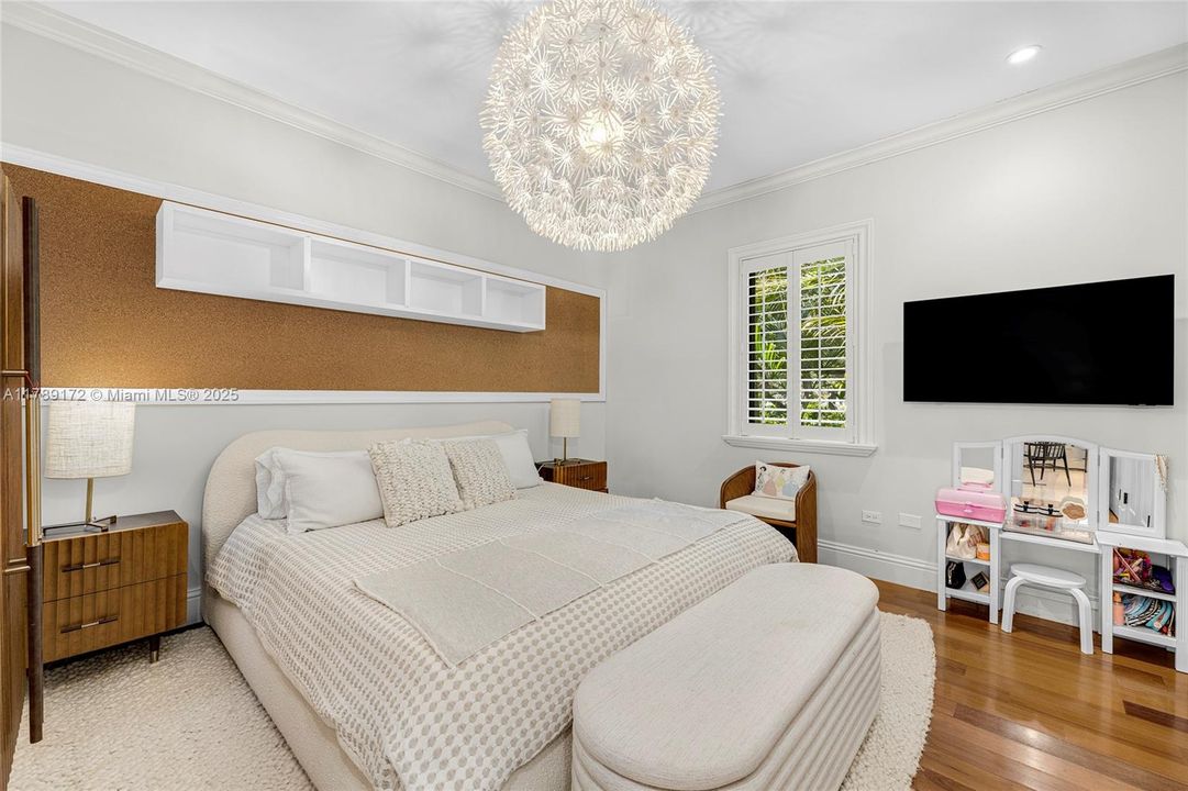 Activo con contrato: $3,980,000 (5 camas, 5 baños, 4602 Pies cuadrados)