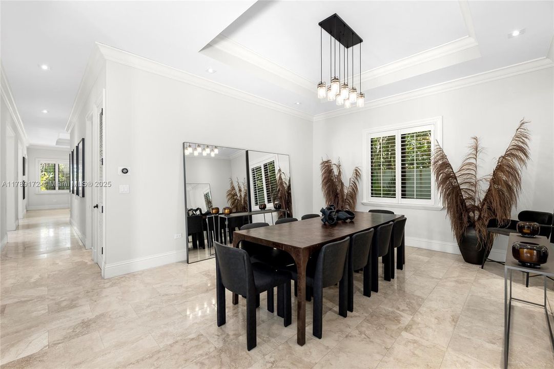 Activo con contrato: $3,980,000 (5 camas, 5 baños, 4602 Pies cuadrados)