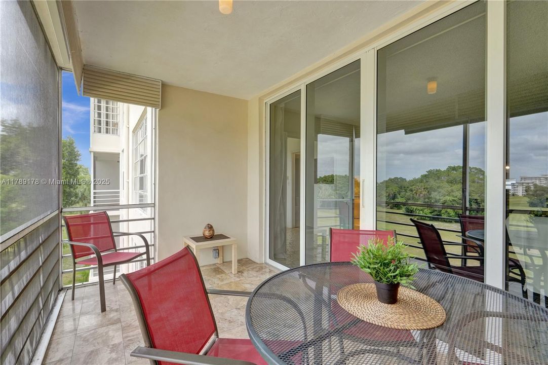 For Sale: $199,900 (2 beds, 2 baths, 1100 Square Feet)