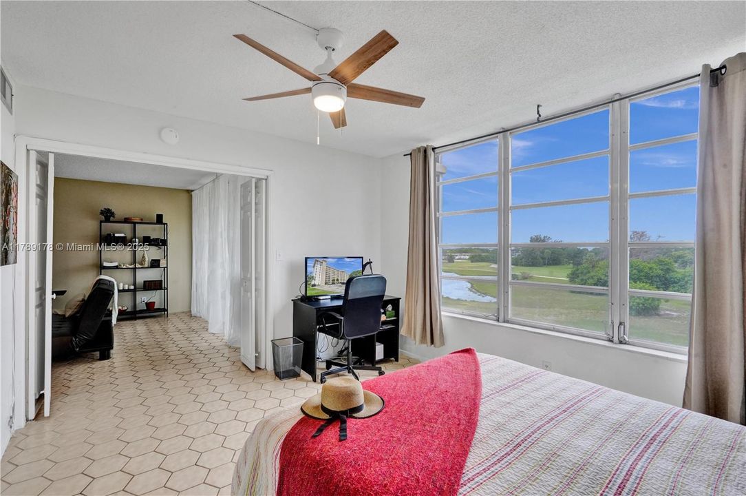 For Sale: $199,900 (2 beds, 2 baths, 1100 Square Feet)