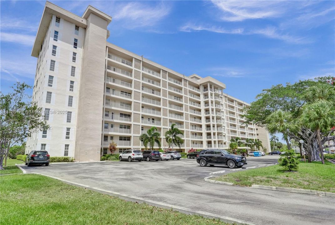 For Sale: $199,900 (2 beds, 2 baths, 1100 Square Feet)