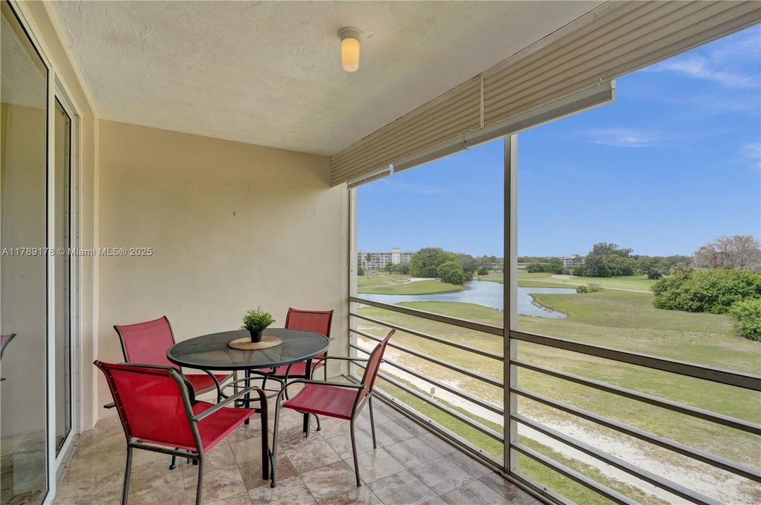 For Sale: $199,900 (2 beds, 2 baths, 1100 Square Feet)