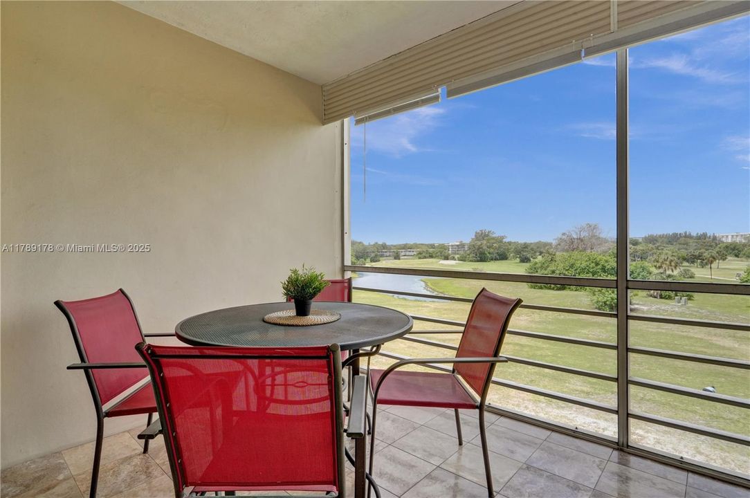 For Sale: $199,900 (2 beds, 2 baths, 1100 Square Feet)