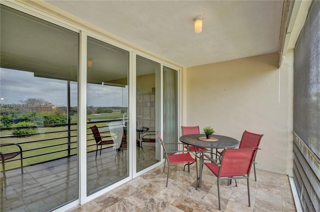 For Sale: $199,900 (2 beds, 2 baths, 1100 Square Feet)