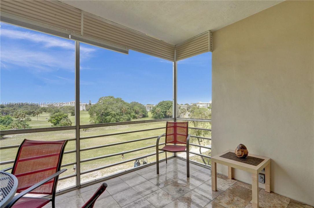 For Sale: $199,900 (2 beds, 2 baths, 1100 Square Feet)