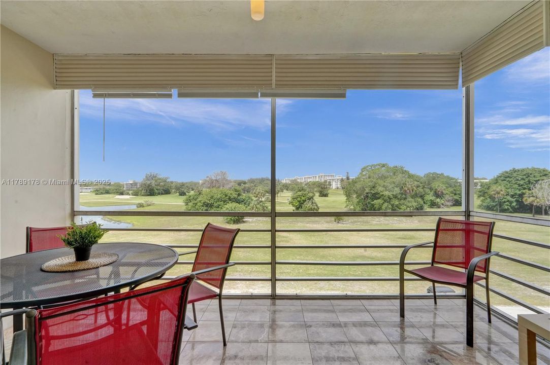 For Sale: $199,900 (2 beds, 2 baths, 1100 Square Feet)