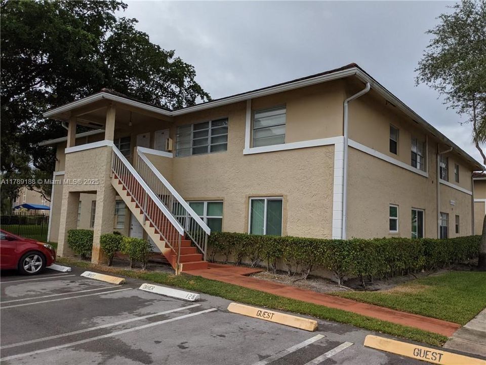 For Sale: $190,000 (2 beds, 2 baths, 768 Square Feet)