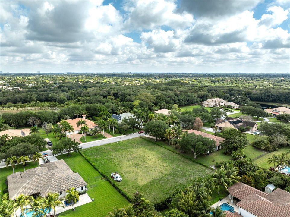 待售: $999,000 (1.00 acres)