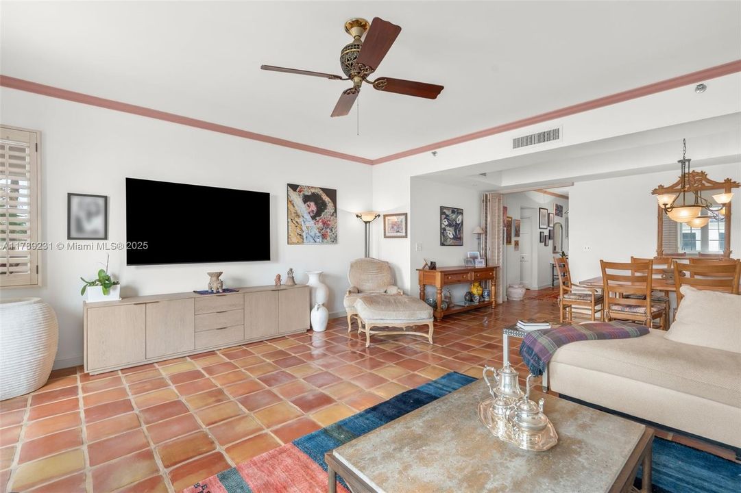 最近售出: $3,499,000 (2 贝兹, 2 浴室, 1875 平方英尺)