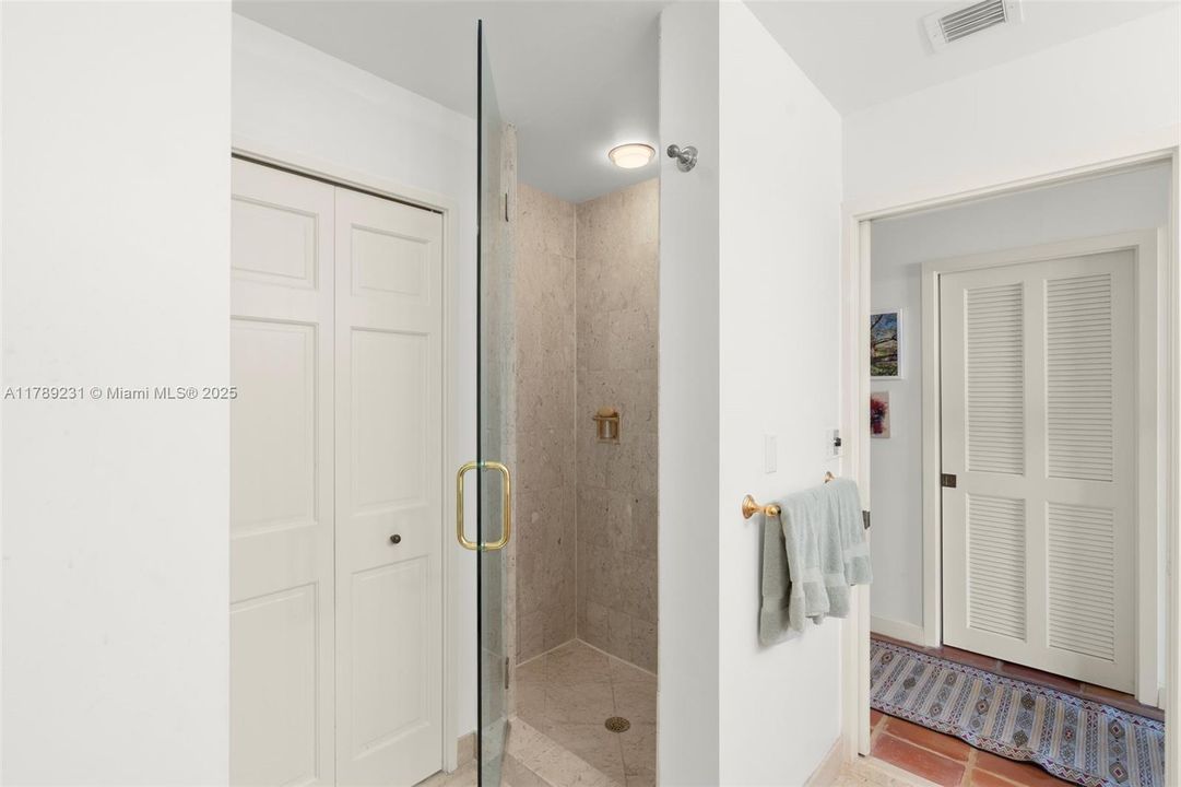 最近售出: $3,499,000 (2 贝兹, 2 浴室, 1875 平方英尺)