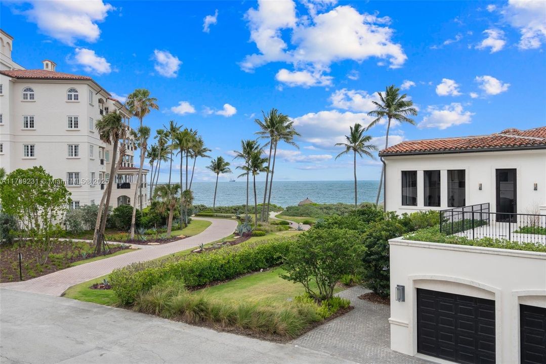 最近售出: $3,499,000 (2 贝兹, 2 浴室, 1875 平方英尺)