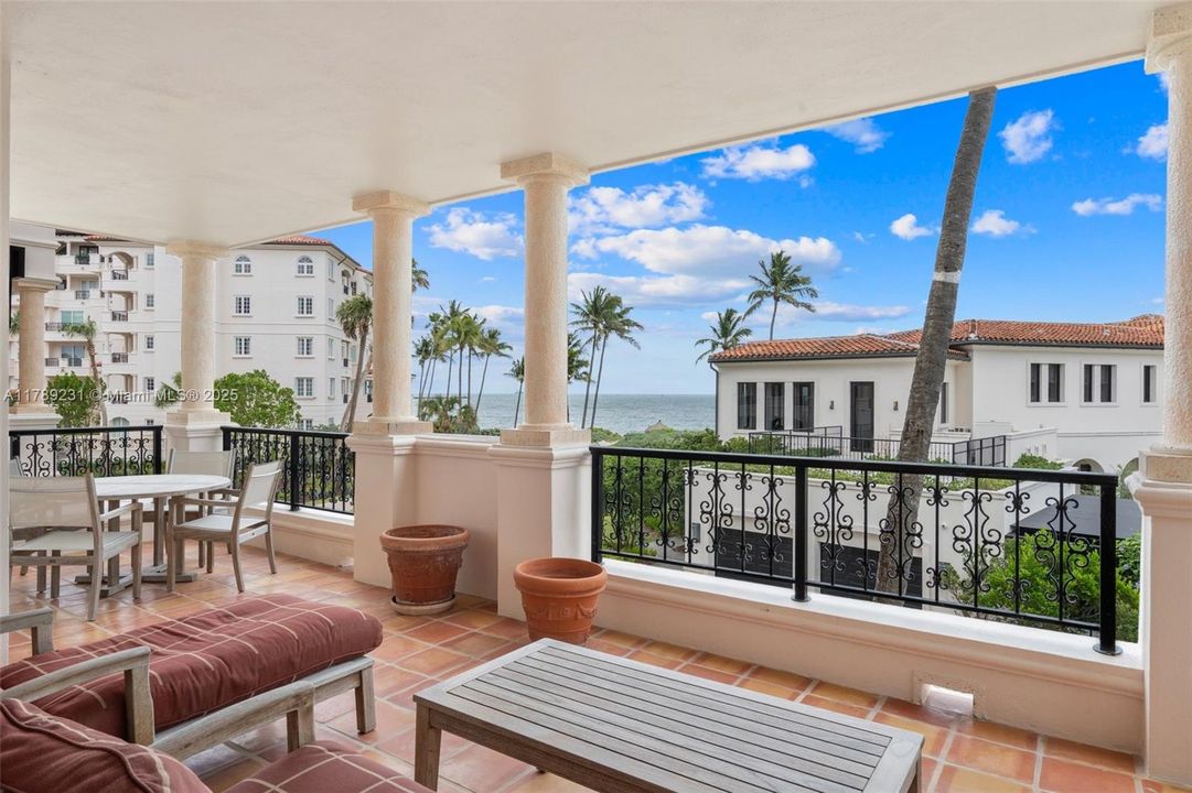 最近售出: $3,499,000 (2 贝兹, 2 浴室, 1875 平方英尺)