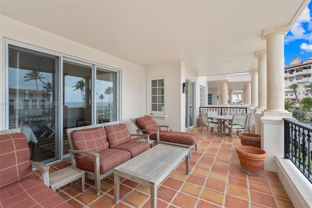 最近售出: $3,499,000 (2 贝兹, 2 浴室, 1875 平方英尺)