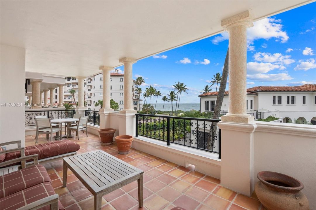 最近售出: $3,499,000 (2 贝兹, 2 浴室, 1875 平方英尺)