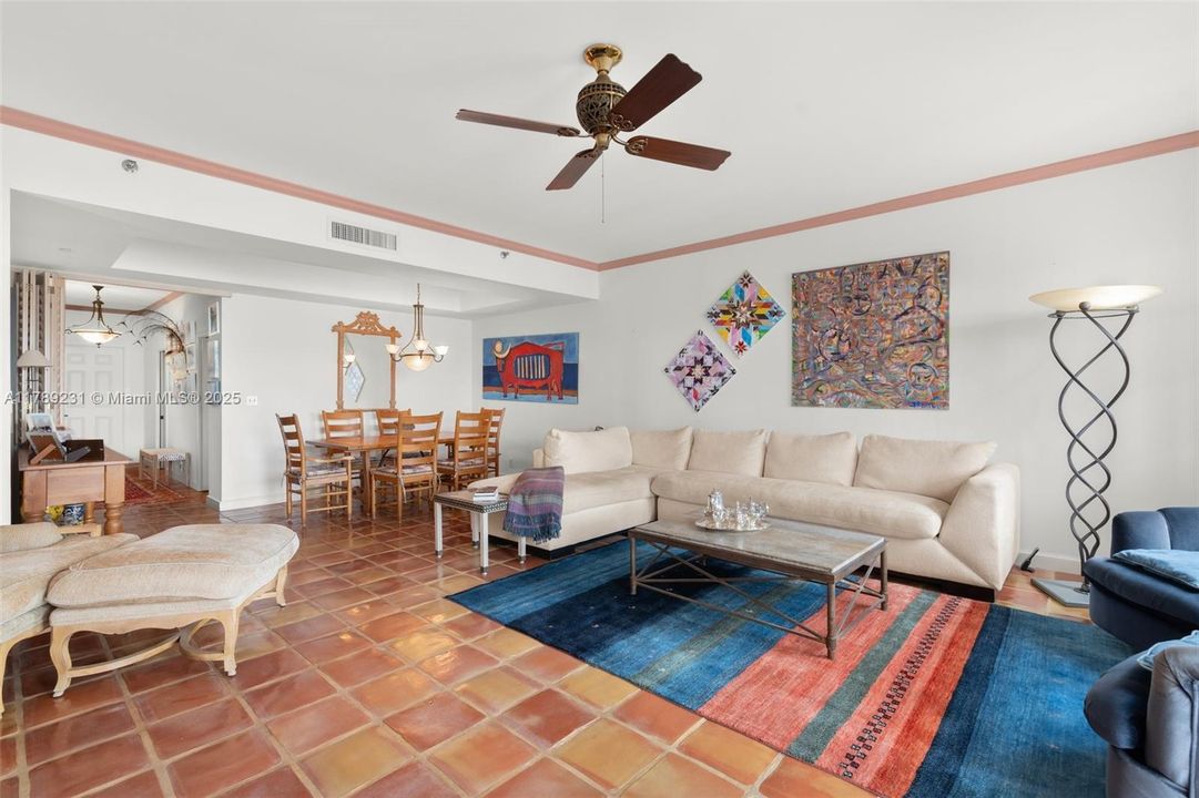 最近售出: $3,499,000 (2 贝兹, 2 浴室, 1875 平方英尺)