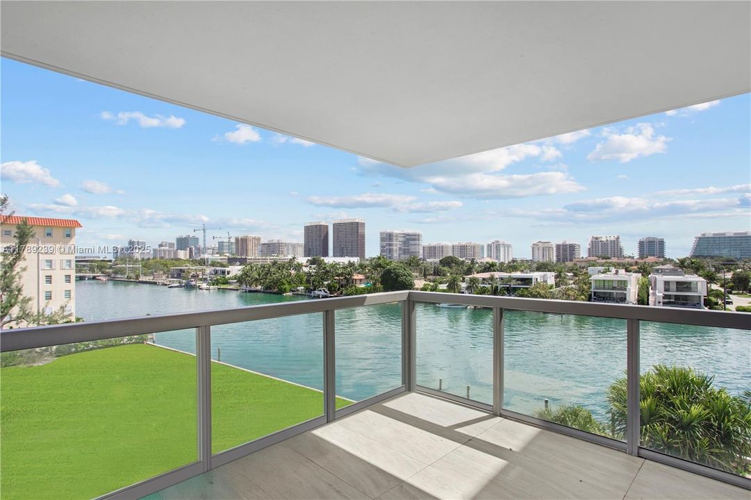 最近售出: $995,000 (3 贝兹, 2 浴室, 1305 平方英尺)