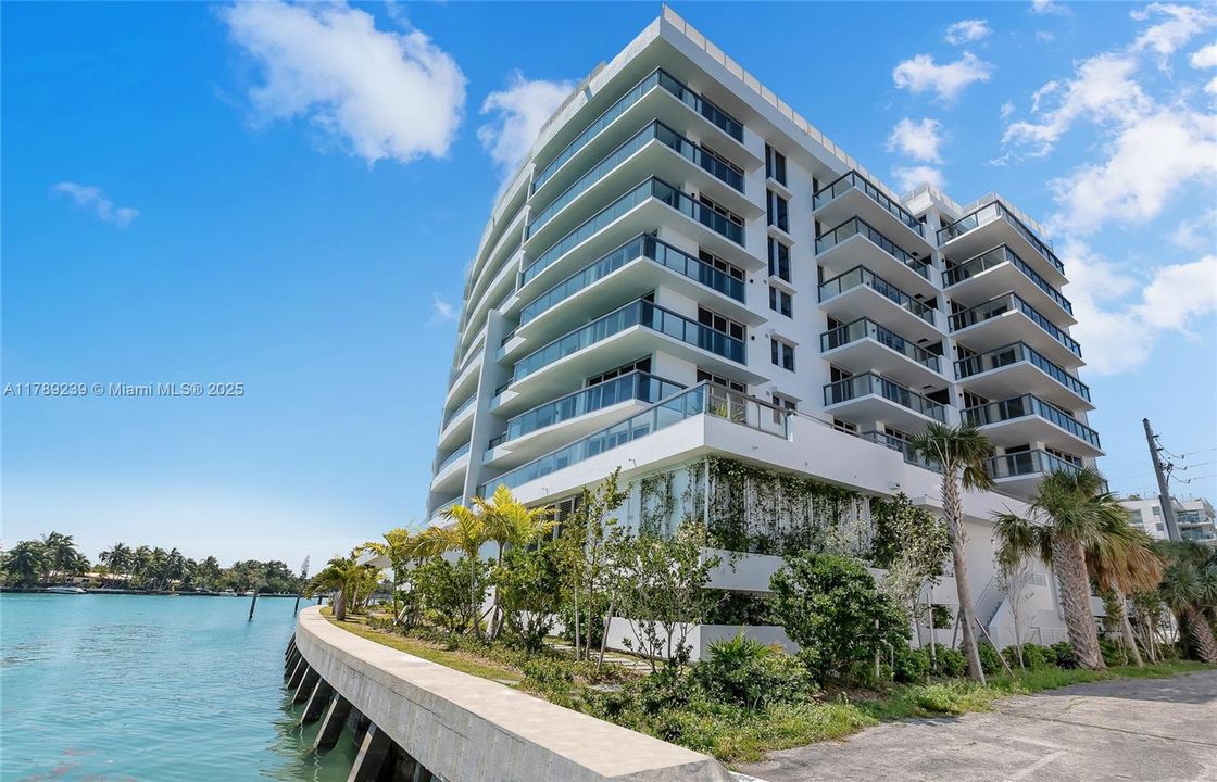 最近售出: $995,000 (3 贝兹, 2 浴室, 1305 平方英尺)