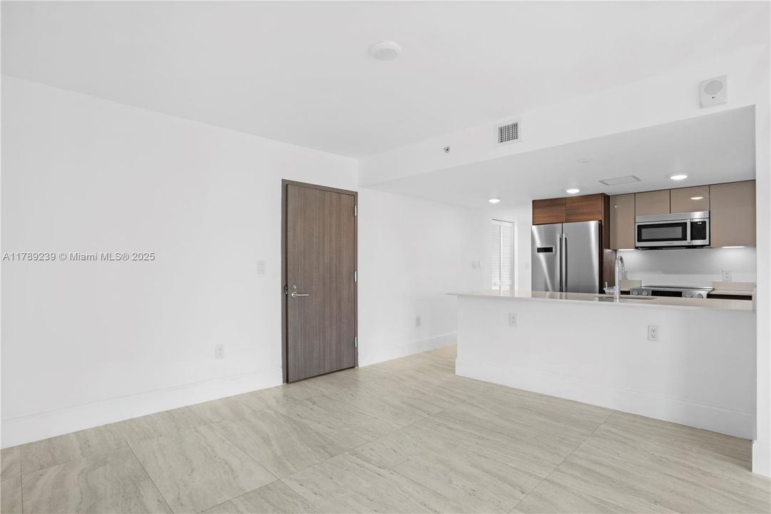 最近售出: $995,000 (3 贝兹, 2 浴室, 1305 平方英尺)