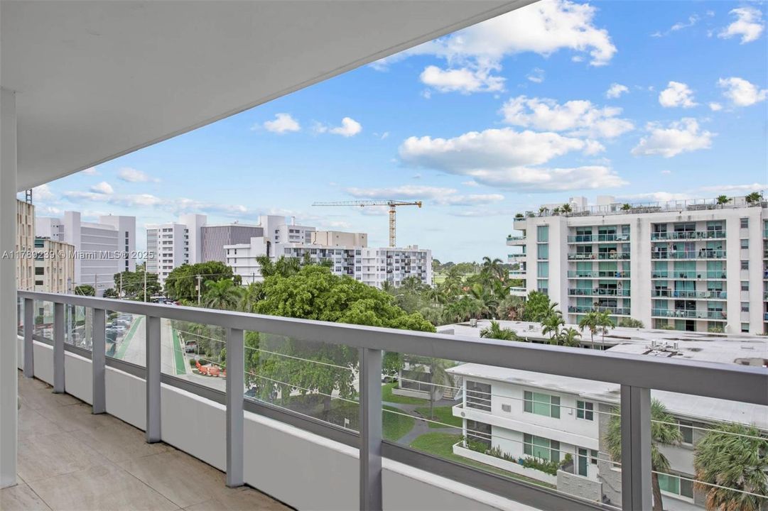 最近售出: $995,000 (3 贝兹, 2 浴室, 1305 平方英尺)