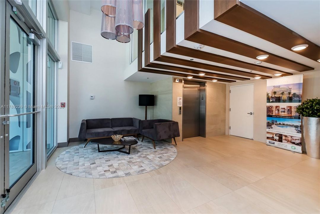 最近售出: $995,000 (3 贝兹, 2 浴室, 1305 平方英尺)