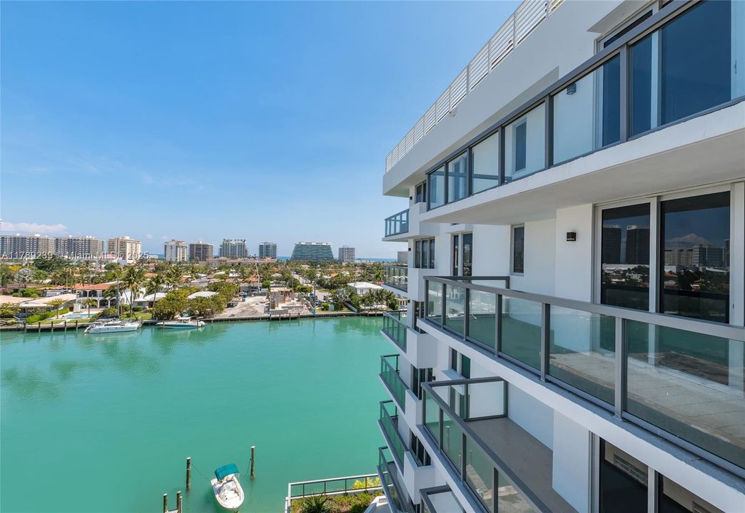 最近售出: $995,000 (3 贝兹, 2 浴室, 1305 平方英尺)