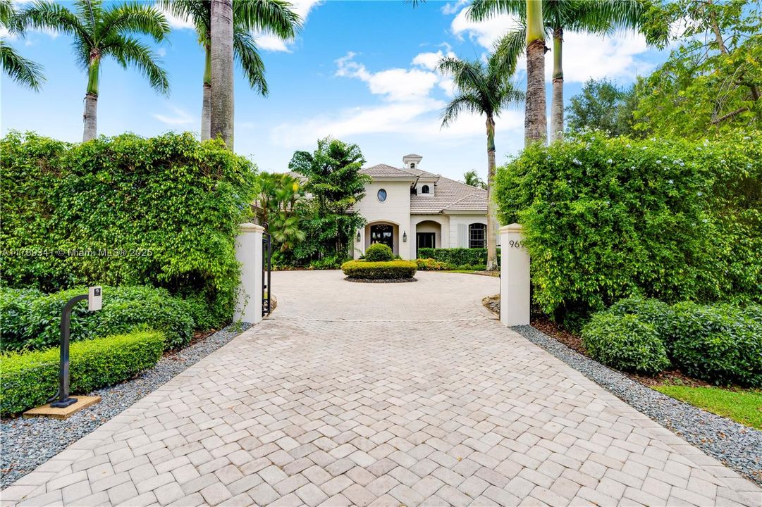 Recently Sold: $3,000,000 (6 beds, 4 baths, 4170 Square Feet)