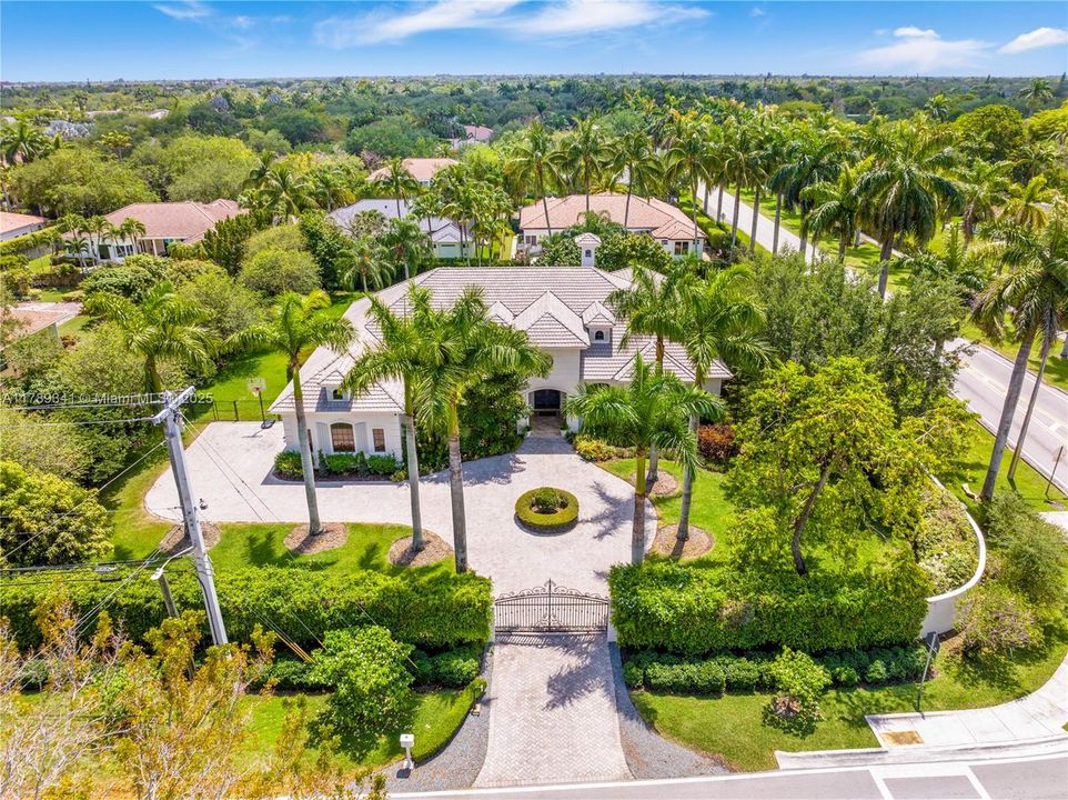 Recently Sold: $3,000,000 (6 beds, 4 baths, 4170 Square Feet)
