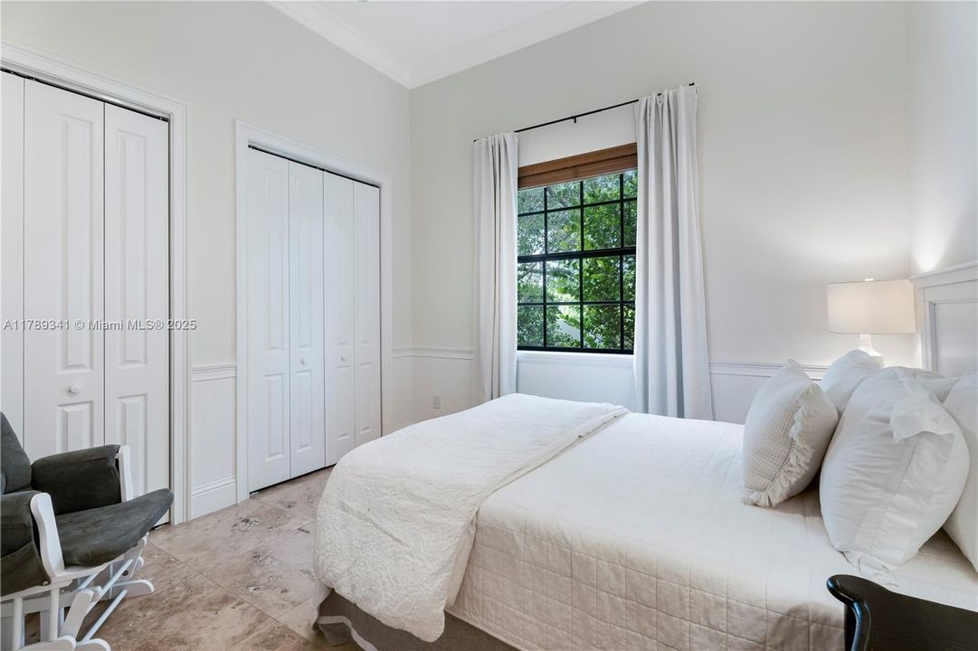 Recently Sold: $3,000,000 (6 beds, 4 baths, 4170 Square Feet)