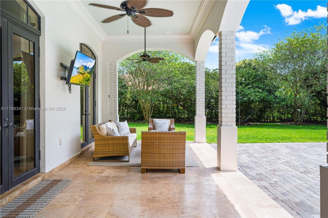 Recently Sold: $3,000,000 (6 beds, 4 baths, 4170 Square Feet)