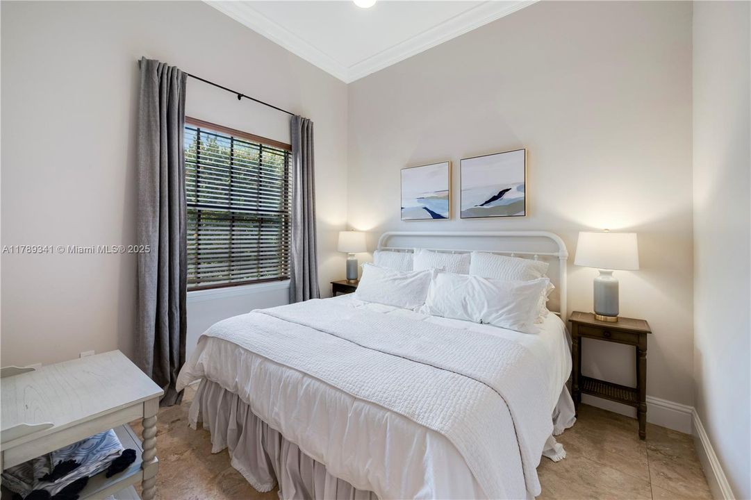 Recently Sold: $3,000,000 (6 beds, 4 baths, 4170 Square Feet)