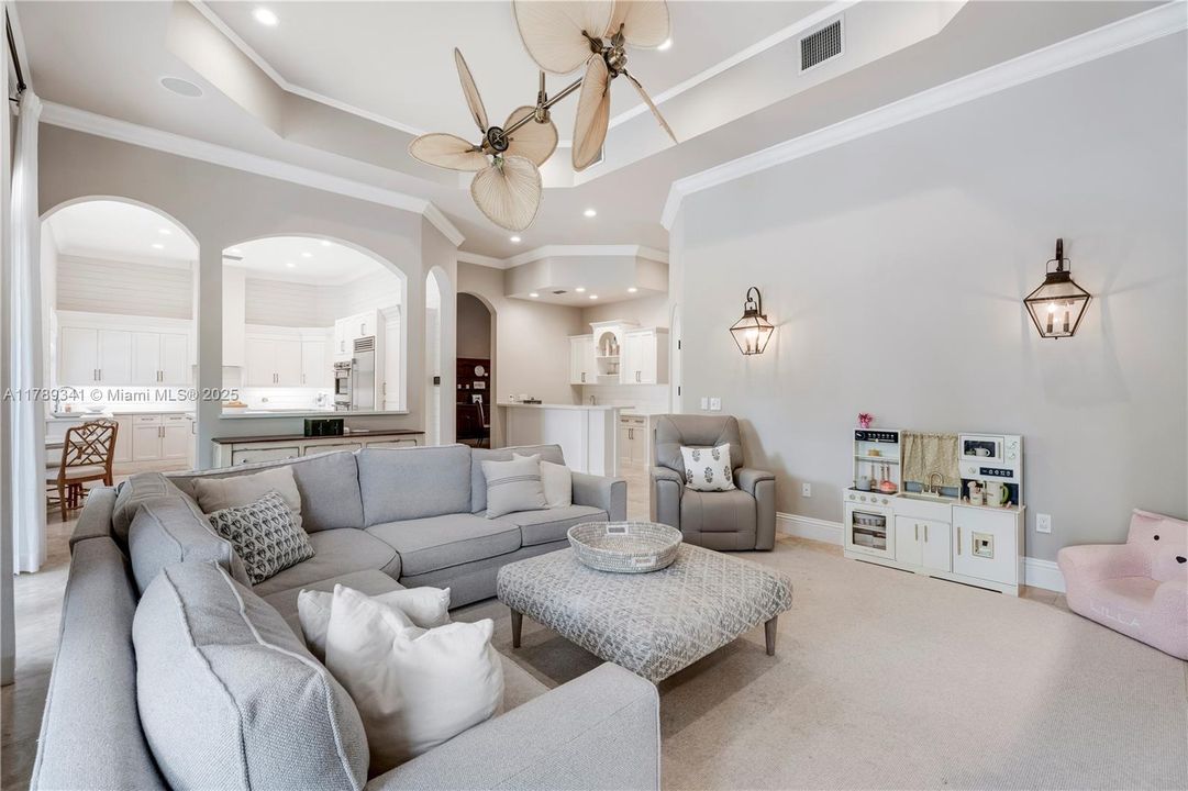 Recently Sold: $3,000,000 (6 beds, 4 baths, 4170 Square Feet)