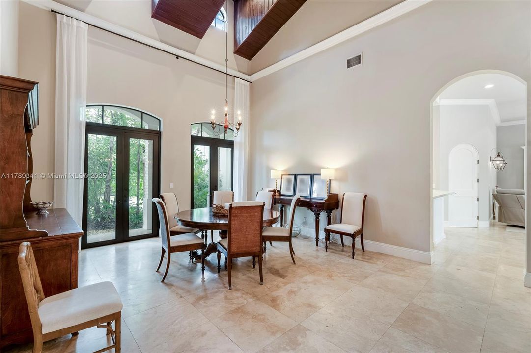 Recently Sold: $3,000,000 (6 beds, 4 baths, 4170 Square Feet)