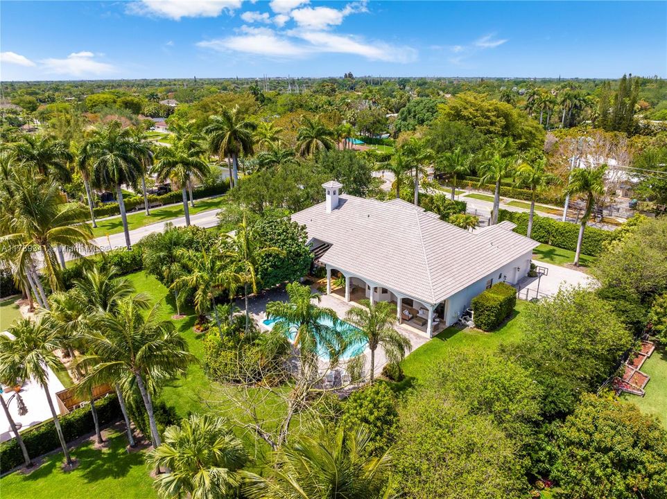 Recently Sold: $3,000,000 (6 beds, 4 baths, 4170 Square Feet)